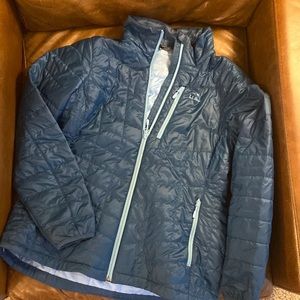LL Bean Women's PrimaLoft Packaway Jacket in Dark Marine Blue size Large